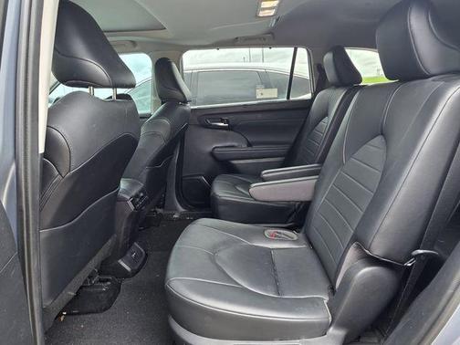 Moon Dust 2021 Toyota Highlander XLE