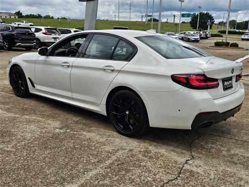 2022 BMW 530 i