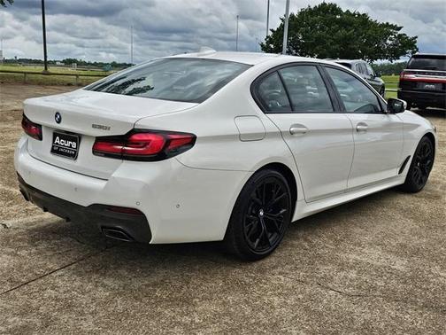 2022 BMW 530 i