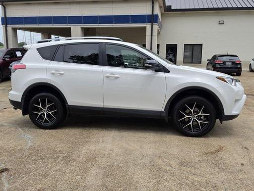 Super White 2017 Toyota RAV4 SE
