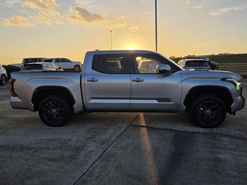 2022 Toyota Tundra Hybrid Platinum