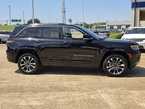 Diamond Black 2023 Jeep Grand Cherokee Overland
