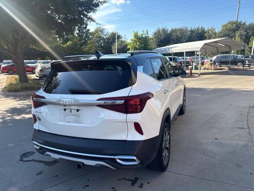 Clear White 2022 Kia Seltos SX