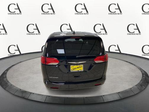 2023 Chrysler Voyager LX