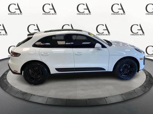 2022 Porsche Macan Base