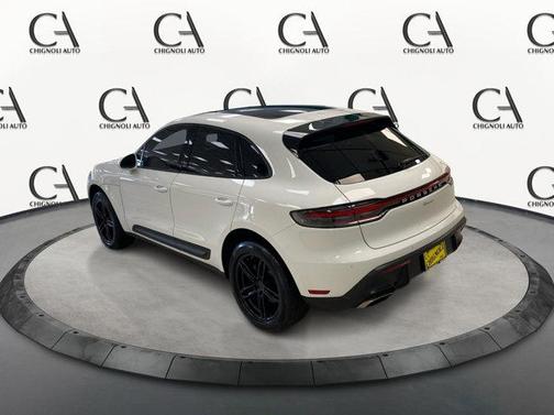 2022 Porsche Macan Base