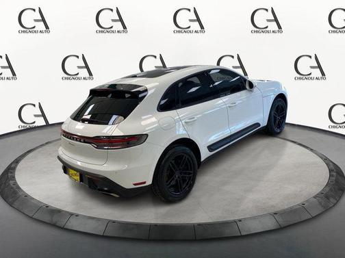 2022 Porsche Macan Base