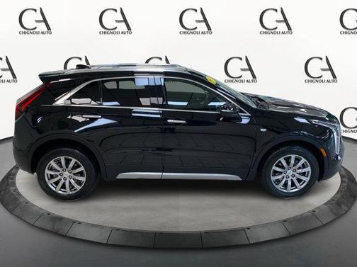 2022 Cadillac XT4 Premium Luxury