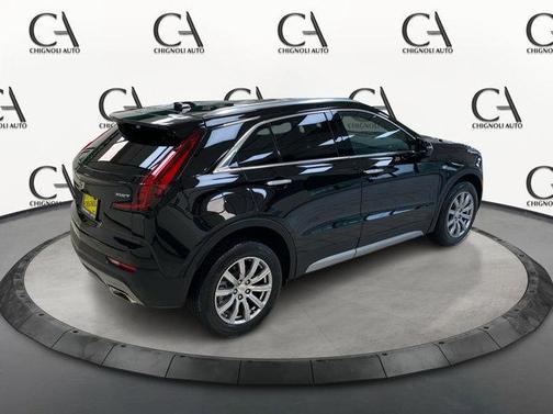 2022 Cadillac XT4 Premium Luxury