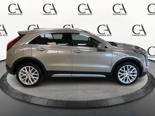 2022 Cadillac XT4 Premium Luxury