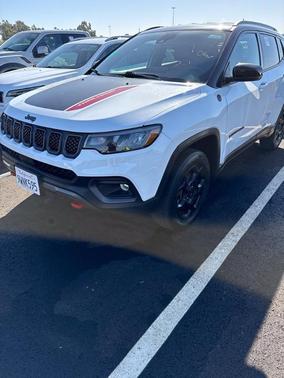 Bright White Clearcoat 2023 Jeep Compass Trailhawk
