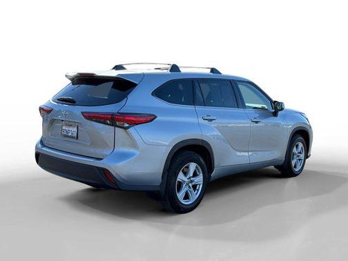 2022 Toyota Highlander LE