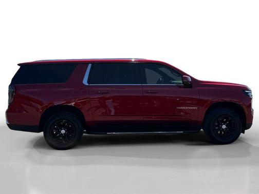 Radiant Red Tintcoat 2025 Chevrolet Suburban LT