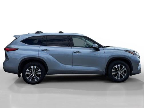 Moon Dust 2020 Toyota Highlander Hybrid XLE