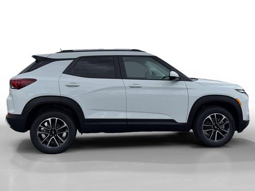 Summit White 2026 Chevrolet Trailblazer LT