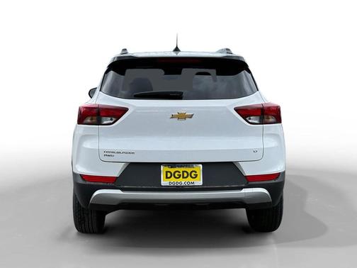 Summit White 2026 Chevrolet Trailblazer LT