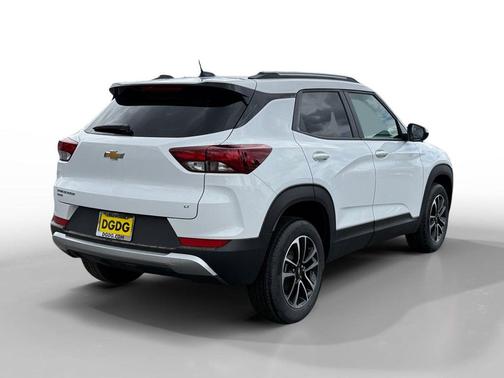 Summit White 2026 Chevrolet Trailblazer LT
