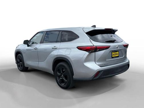 Celestial Silver Metallic 2023 Toyota Highlander LE