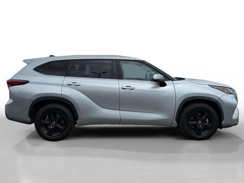 Celestial Silver Metallic 2023 Toyota Highlander LE