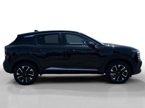 Super Black 2025 Nissan Kicks SV