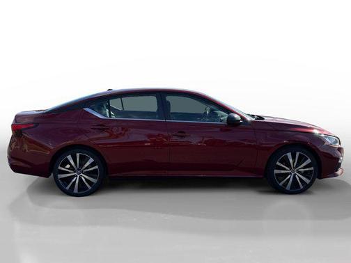 2022 Nissan Altima SR FWD