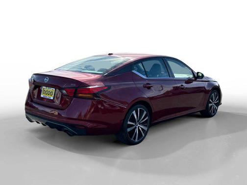 2022 Nissan Altima SR FWD