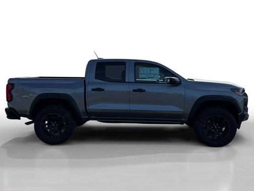 Sterling Gray Metallic 2026 Chevrolet Colorado Trail Boss