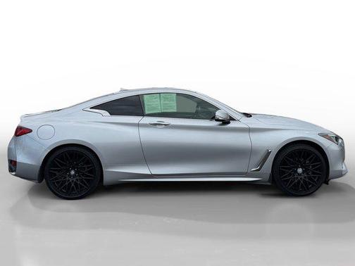 2017 INFINITI Q60 2.0T