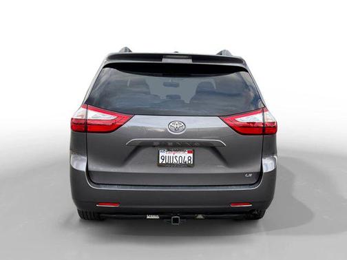 2017 Toyota Sienna LE