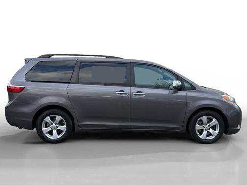 2017 Toyota Sienna LE