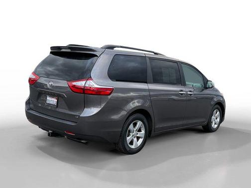 2017 Toyota Sienna LE