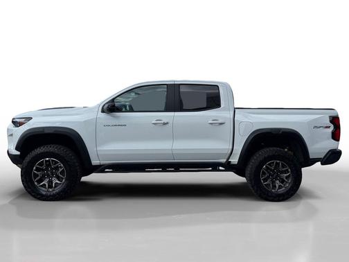 Summit White 2024 Chevrolet Colorado ZR2
