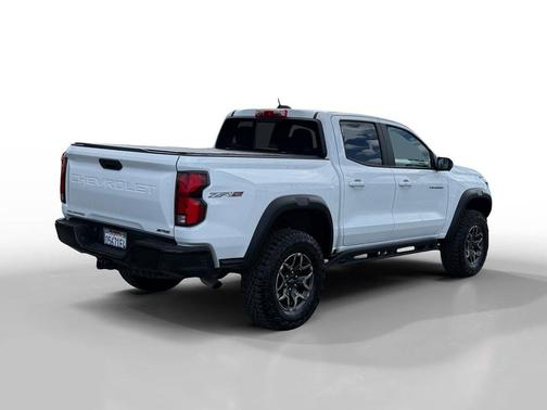 Summit White 2024 Chevrolet Colorado ZR2