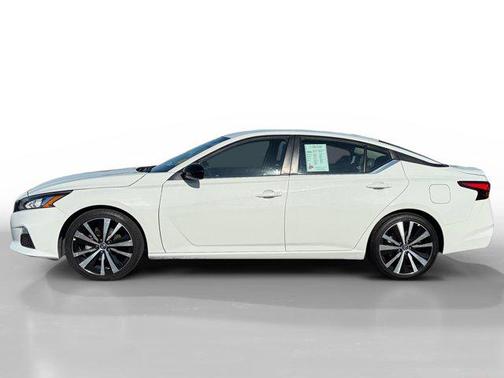 2022 Nissan Altima SR FWD
