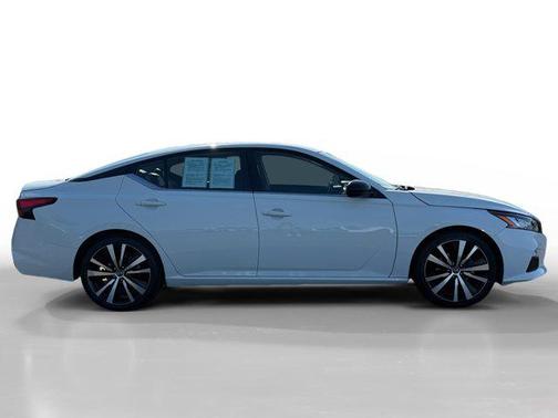 2022 Nissan Altima SR FWD