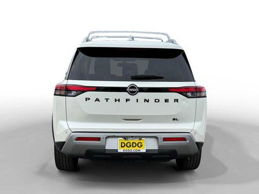 2022 Nissan Pathfinder SL 2WD