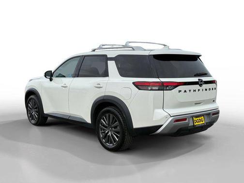 2022 Nissan Pathfinder SL 2WD