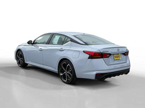 2023 Nissan Altima SR FWD