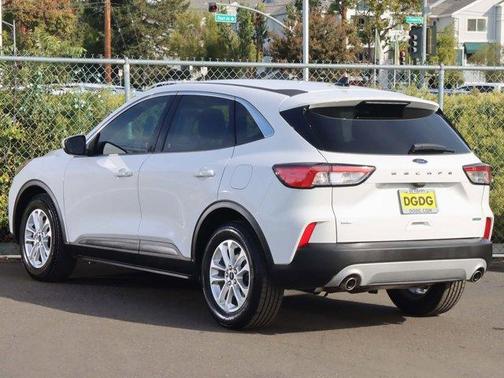 Photo 2 of 33 of 2020 Ford Escape SE