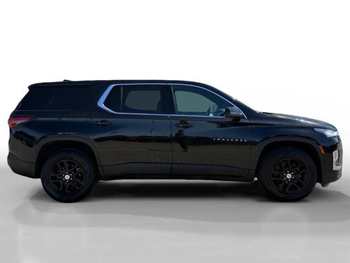 Mosaic Black Metallic 2022 Chevrolet Traverse LS