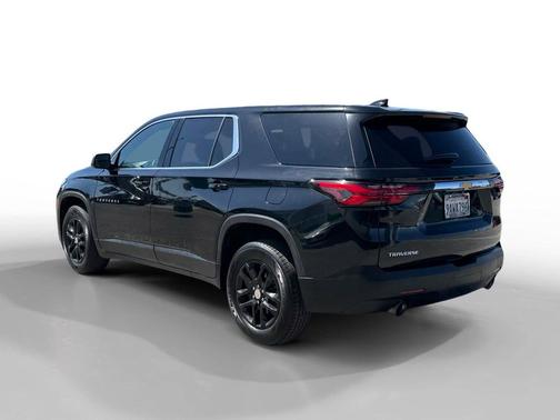 Mosaic Black Metallic 2022 Chevrolet Traverse LS