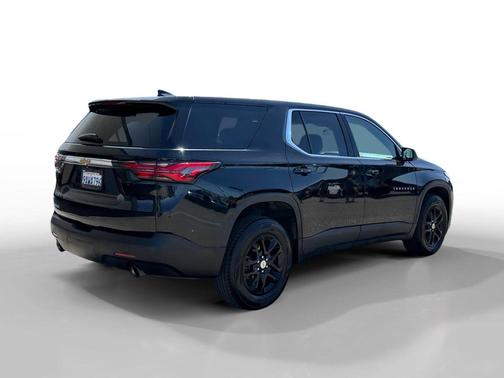 Mosaic Black Metallic 2022 Chevrolet Traverse LS