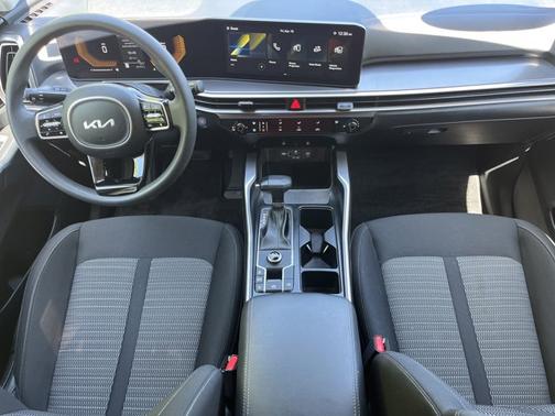 Everlasting Silver 2025 Kia Sorento LX