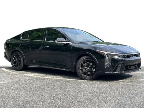 Aurora Black Pearl 2025 Kia K4 GT-Line Turbo