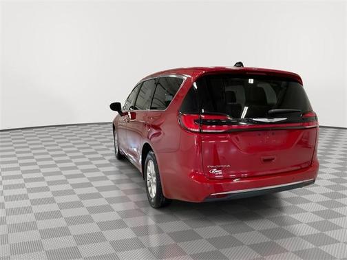 2024 Chrysler Pacifica Touring-L