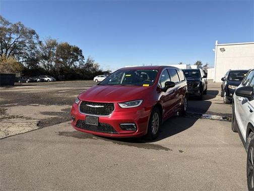2024 Chrysler Pacifica Touring-L