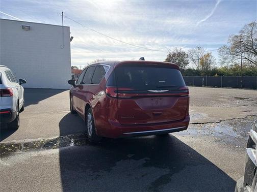 2024 Chrysler Pacifica Touring-L