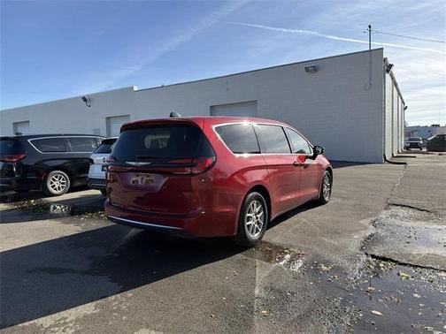 2024 Chrysler Pacifica Touring-L