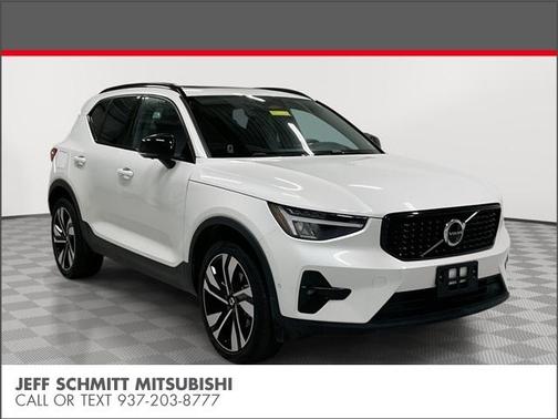 2025 Volvo XC40 B5 Plus Dark Theme