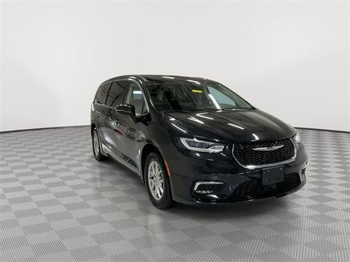 2023 Chrysler Pacifica Touring-L